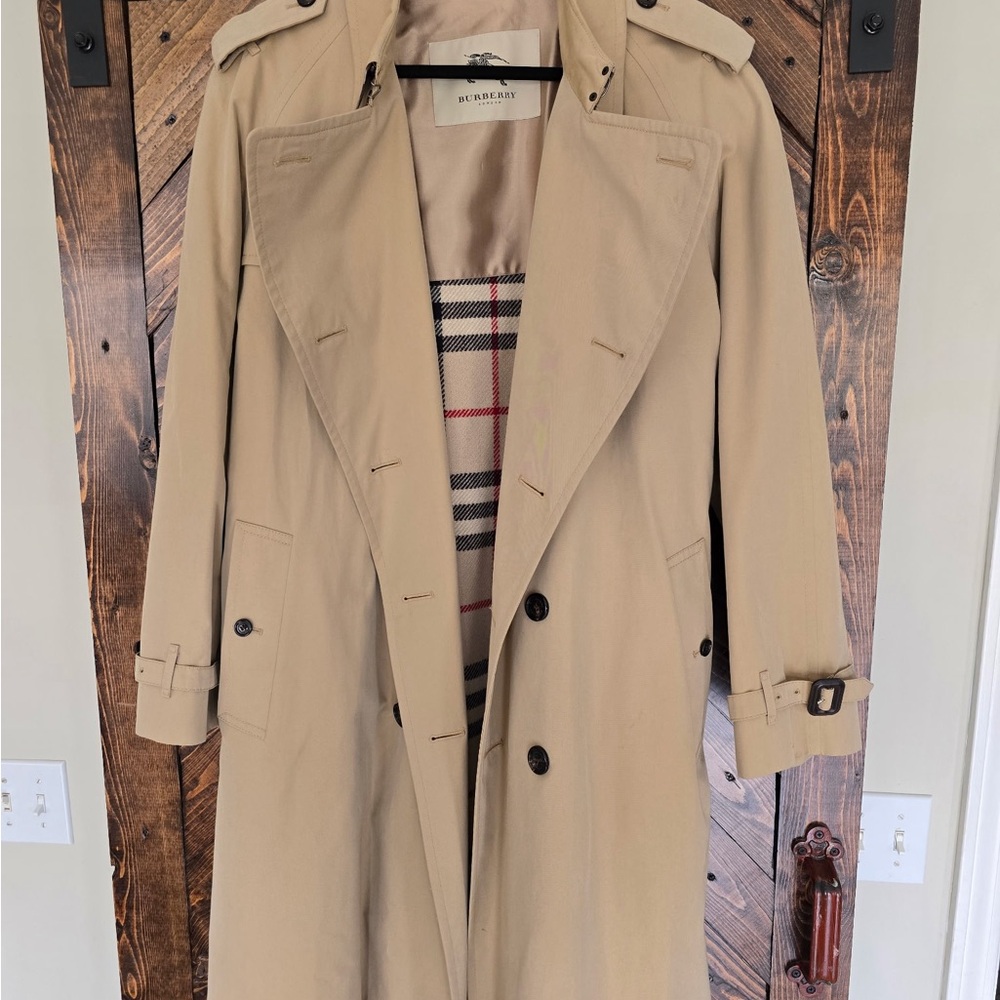 Burberry Cream Trench Coat with Iconic Lining